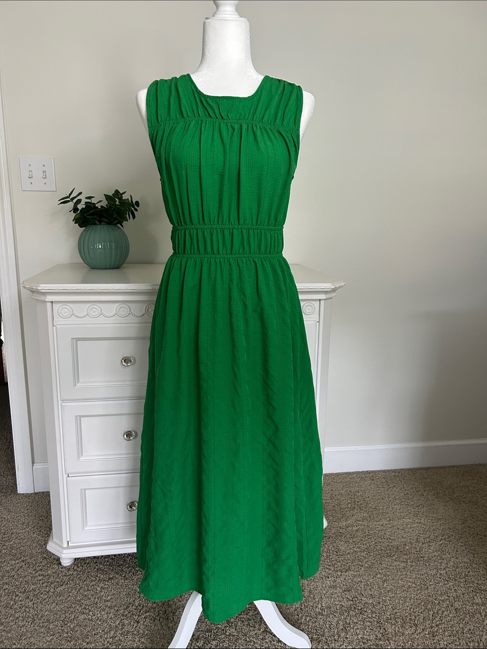 NWT Gilli Sleeveless Emerald Green Midi Dress with Gathered Waist